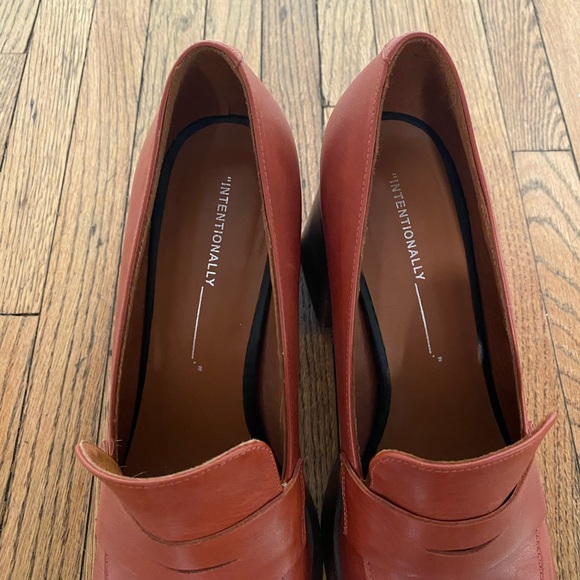 Intentionally Blank MOORE Crimson - Picture 4 of 4